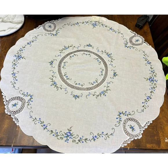 Vintage Hand Cross Stitch and Hand Crochet Lace Oval Table Mat White Size 36x36 - Picture 6 of 10